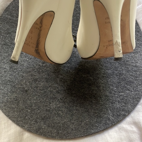 Kate Spade 7.5 Black and White Bow Heel - Picture 4 of 6